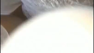 年轻的西班牙少女第一次在镜头前:爱与恨的关系